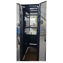 SZAFA RACK SERWEROWA APC AR3300 19'' 42U 600x1200 1xPÓŁKA MOCOWANIE ZŁOŻONA SZAFA RACK SERWEROWA APC AR3300 19'' 42U 600x1200 1xPÓŁKA MOCOWANIE ZŁOŻONA