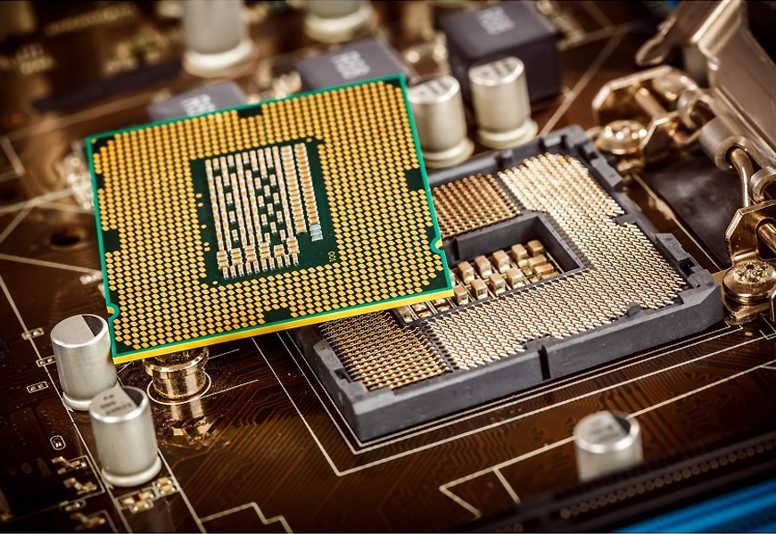 Dlaczego w serwerach oraz stacjach graficznych stosuje się procesory Intel Xeon?
