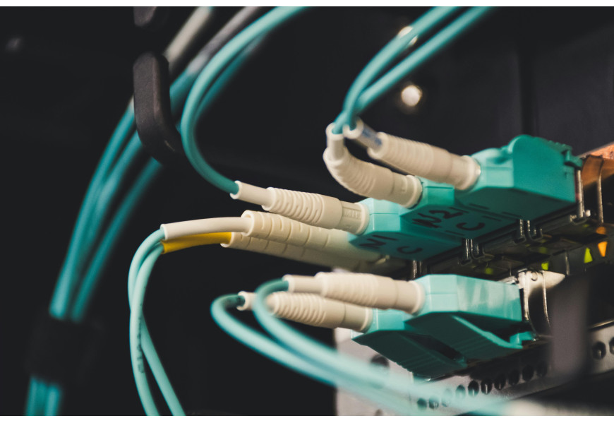 Co to jest światłowód i jak działa?