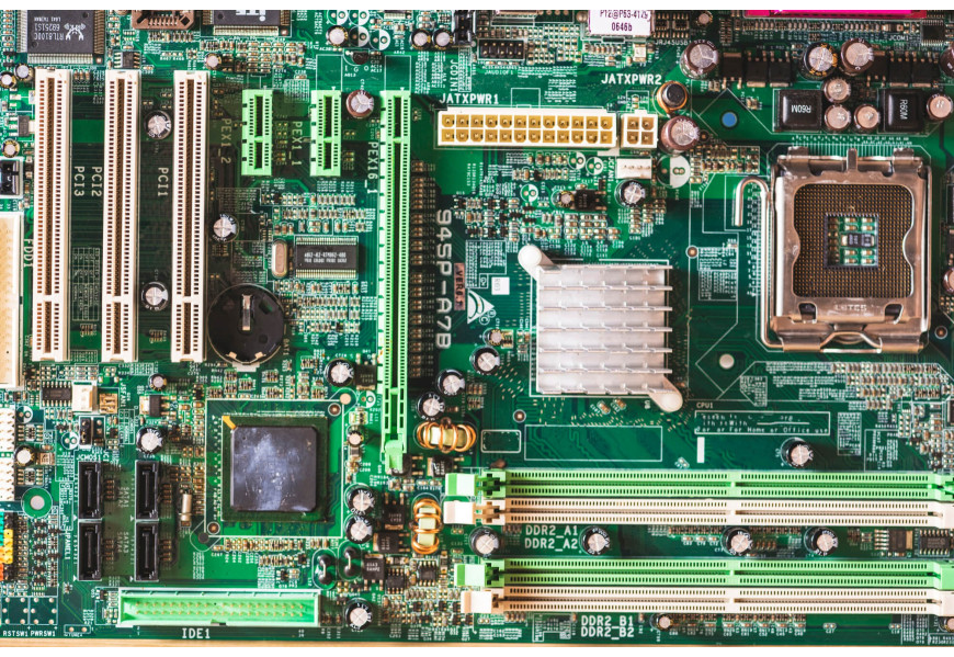 Co to jest płyta główna i do czego służy?